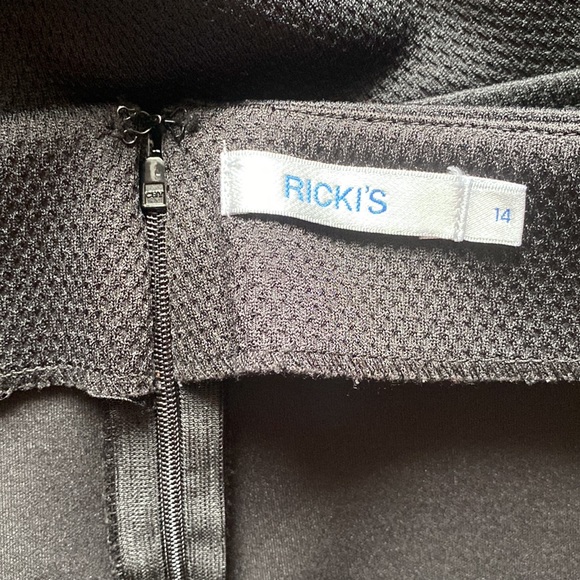 Ricki’s- black skirt with rippled hem - Picture 4 of 5